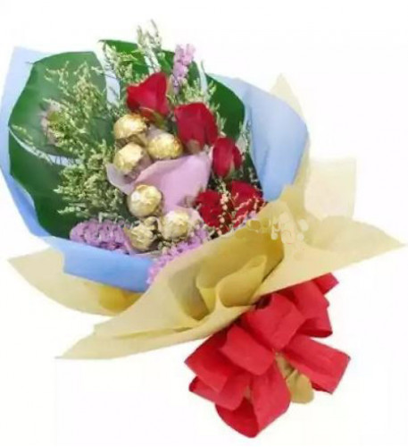 Flowers With Ferrero Rocher Hand Bouquet 02 (6pcs Ferrero Rocher With 6 Pink Roses)