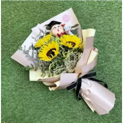 Graduation Bouquet 17 (Convocation Line Toy with 3 stalks Sunflowers)