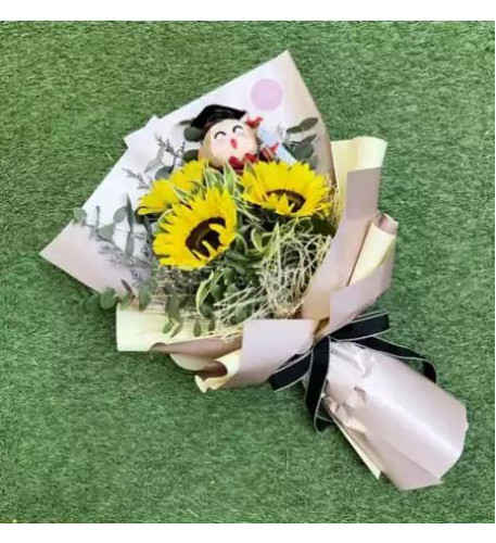 Graduation Bouquet 17 (Convocation Line Toy with 3 stalks Sunflowers)