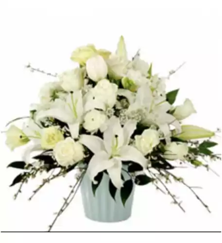 AN ALL WHITE FLOWERS ARRANGEMENT ! !! (Small)