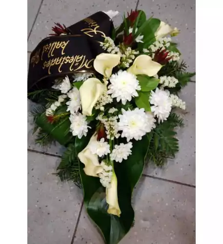 Funeral arrangement - white callas and chrysanthemums Funeral arrangement - white callas and chrysanthemums