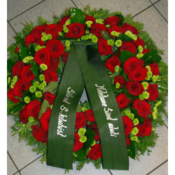 Wreath with red roses